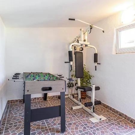 Family Friendly House With A Swimming Pool Peroj, - 27692 *