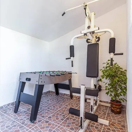 Vakantiehuis Family Friendly House With A Swimming Pool Peroj, - 27692 Fažana